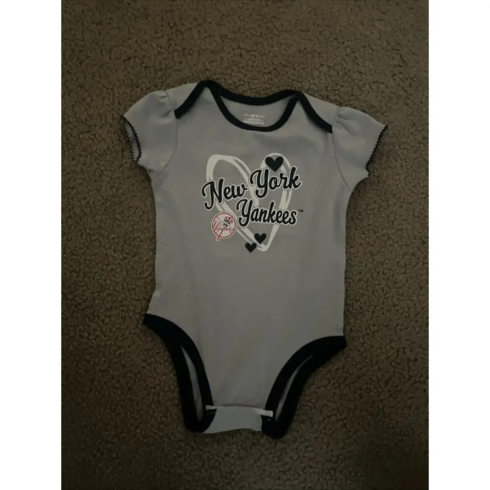 NWT NY Yankees Bodysuit 18 months Team Apparel Brand New